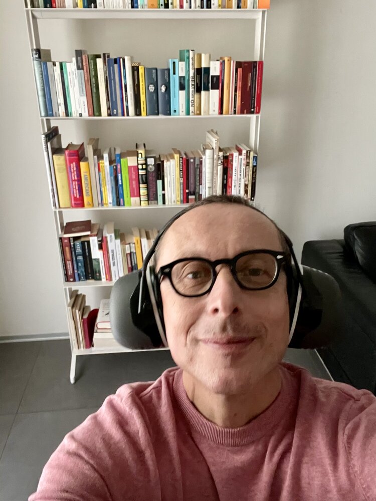 Roberto tra i suoi libri